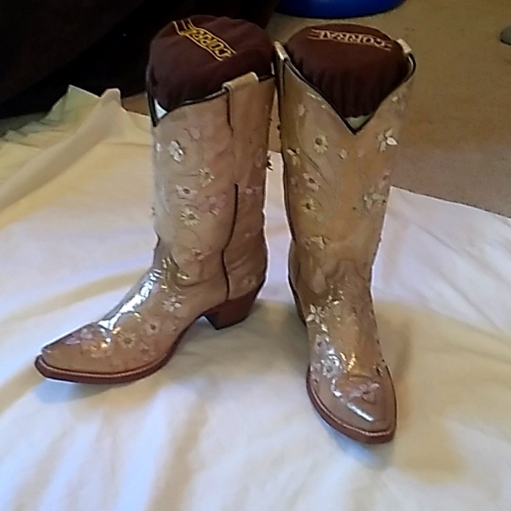 NWT Corral girl's cowgirl boots size 3 color metallic gold floral leather